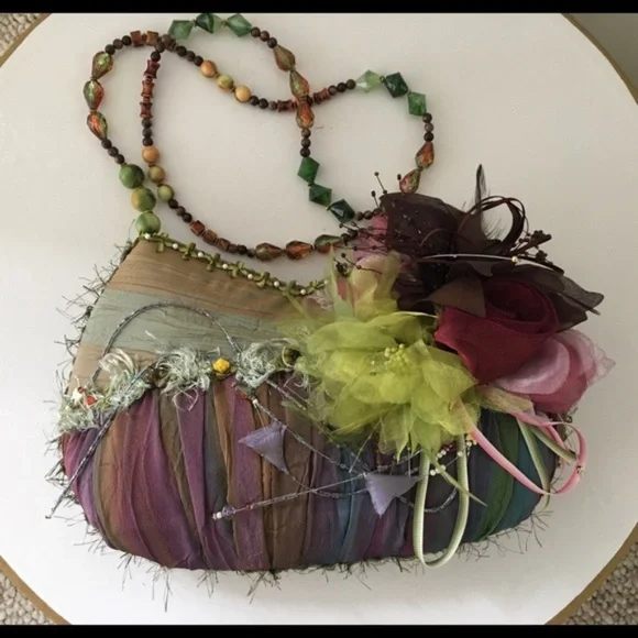 Exquisite Handcrafted Mary Frances Crossbody Bag - EUC - Picture 1 of 15